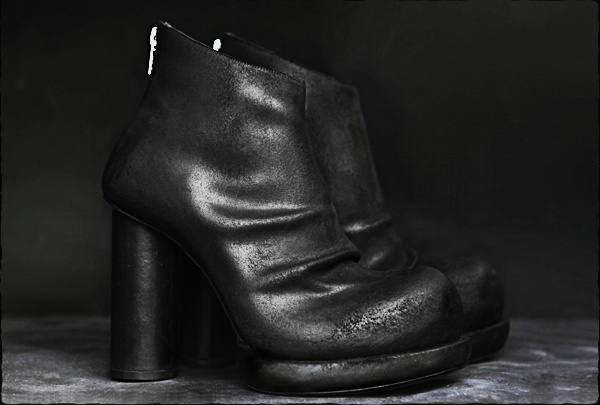 GORAN HORAL sculptural pleats