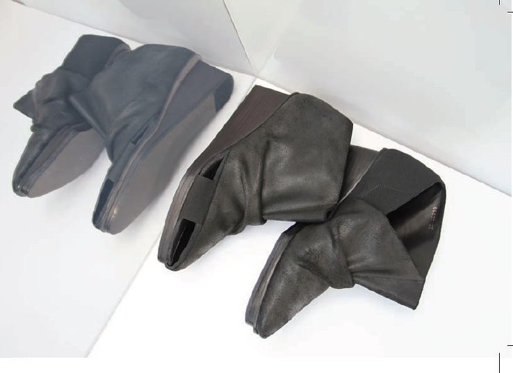 TRIPTYCH sculptural pleated design