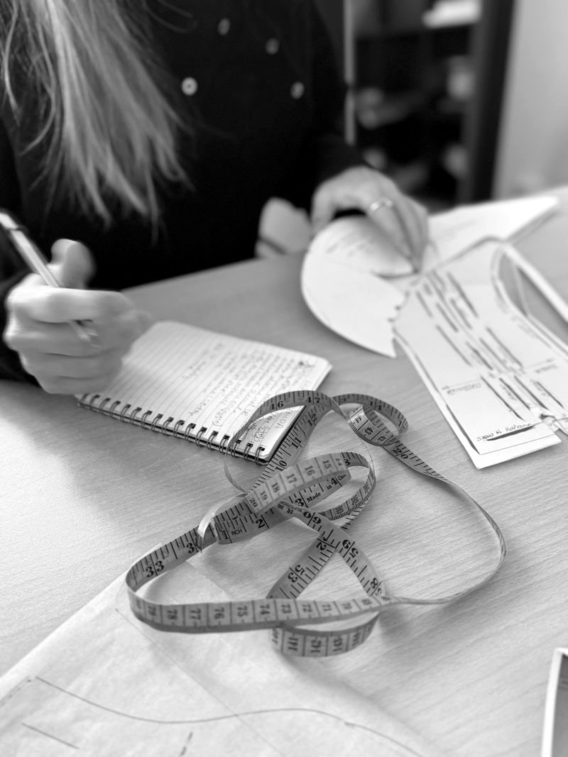 Drafting a shoe pattern with a tape measure