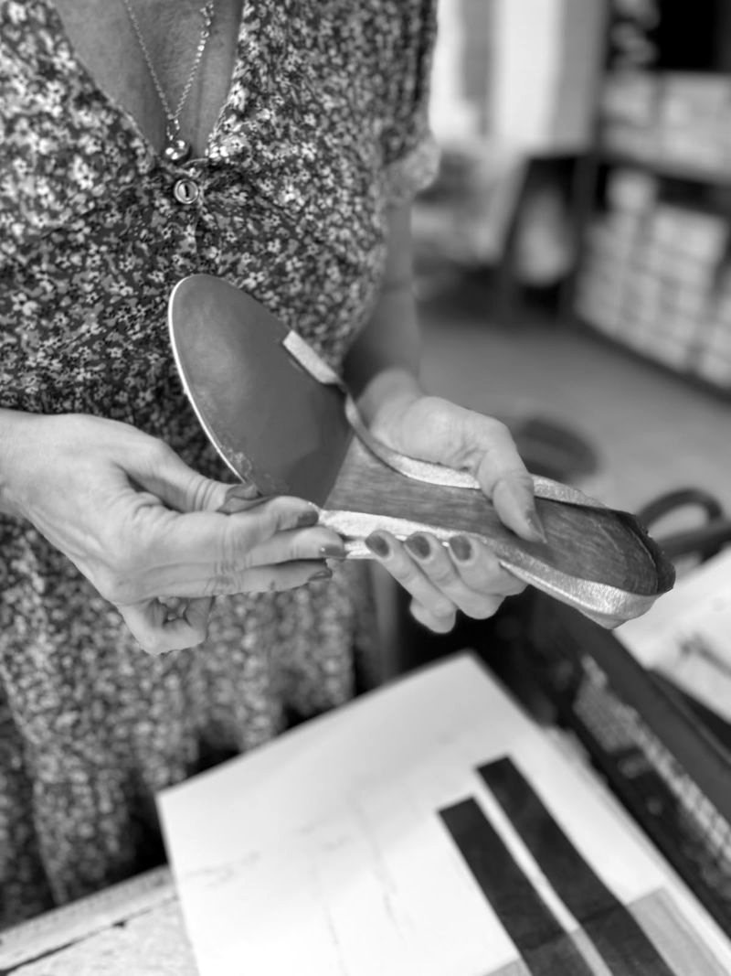 Checking insole and sole materials