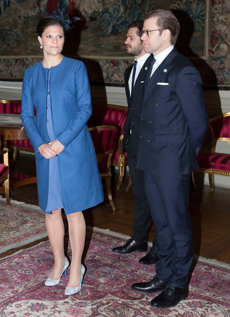 Guest in a blue coat and pale blue pumps at an official reception
